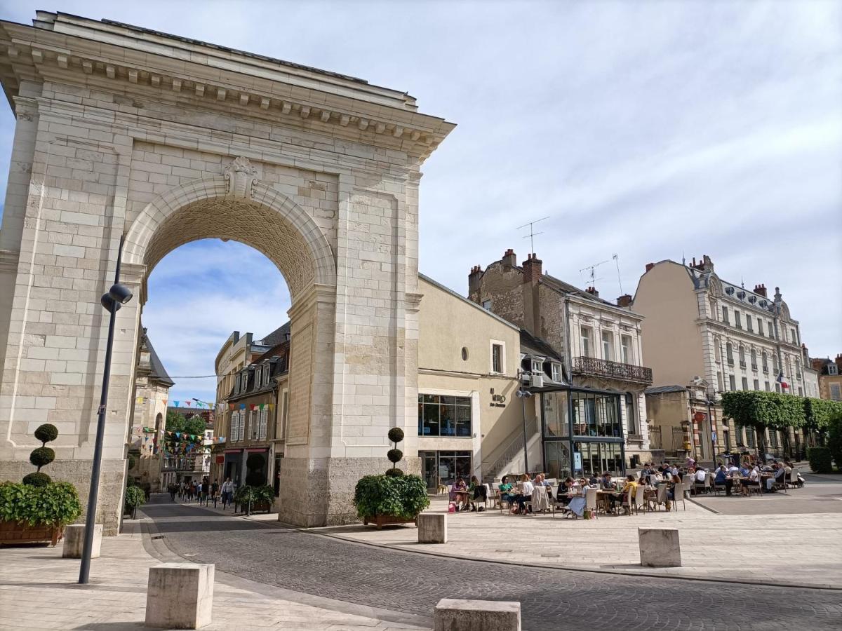 Nevers A La Porte De Paris ภายนอก รูปภาพ